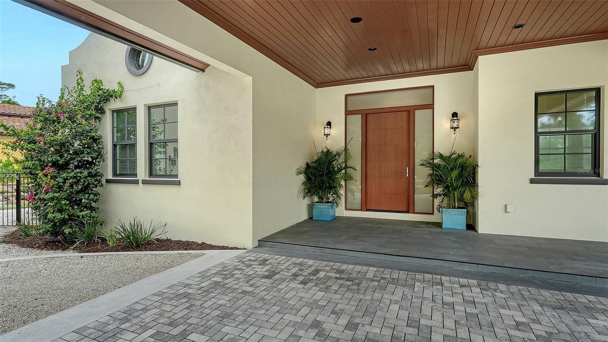 360 N POINT ROAD — photo 4 of 49