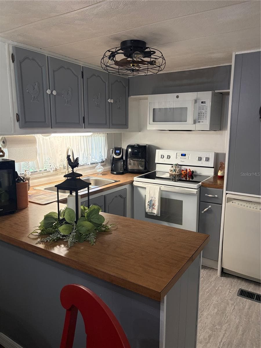 723 ROMA ROAD — photo 9 of 36