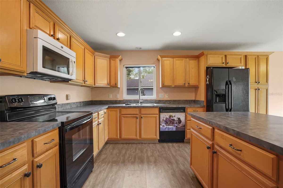 219 MOUNTAIN DRIVE — photo 3 of 18