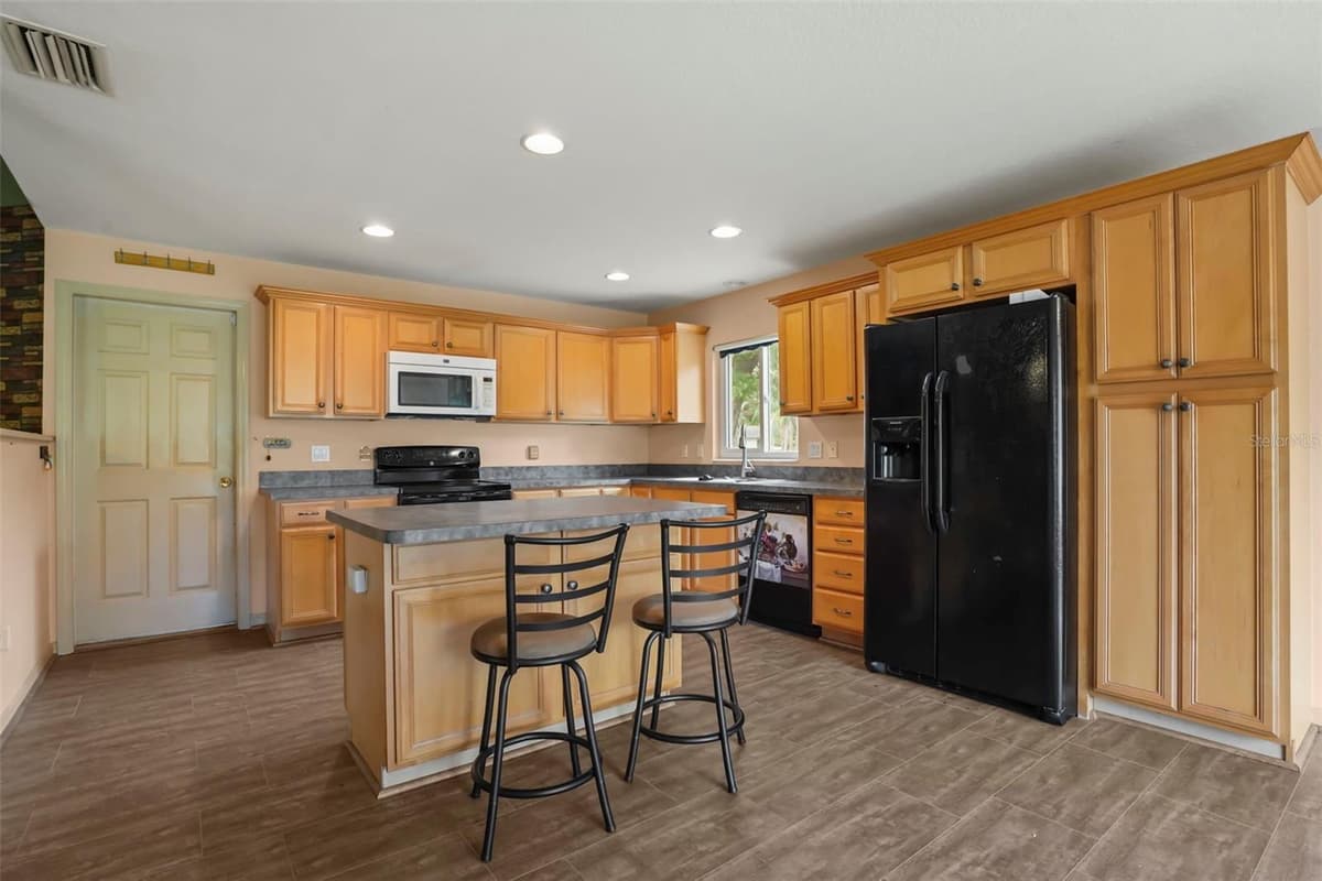 219 MOUNTAIN DRIVE — photo 4 of 18