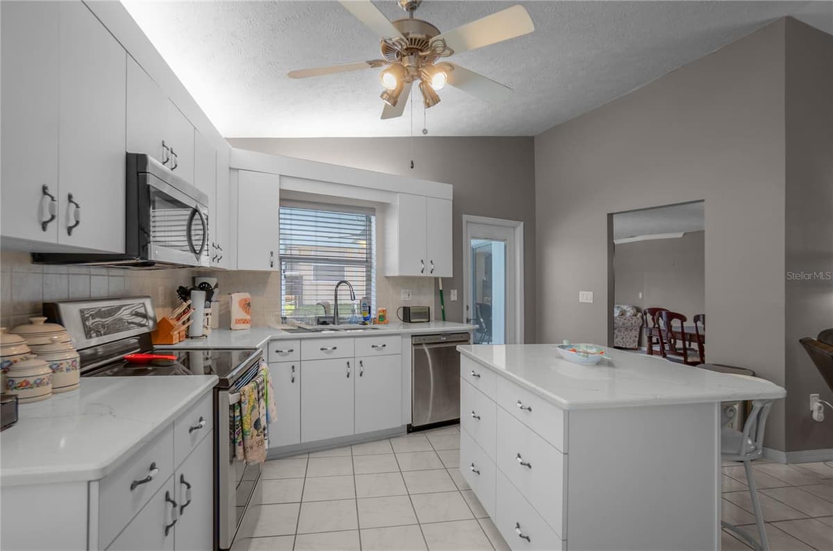 3943 FIELDWOOD COURT — photo 12 of 40