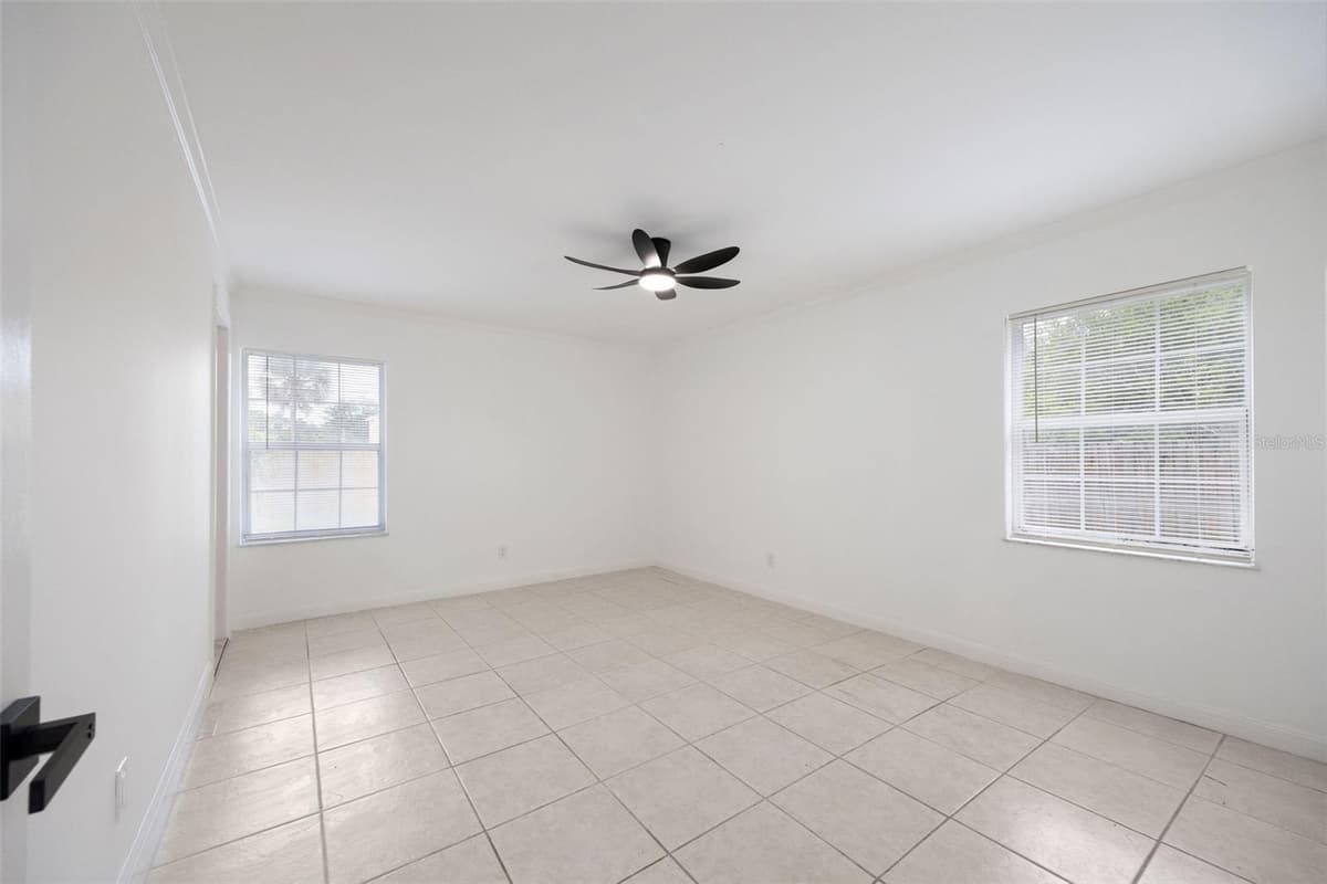 1010 CLEARMONT STREET — photo 6 of 25