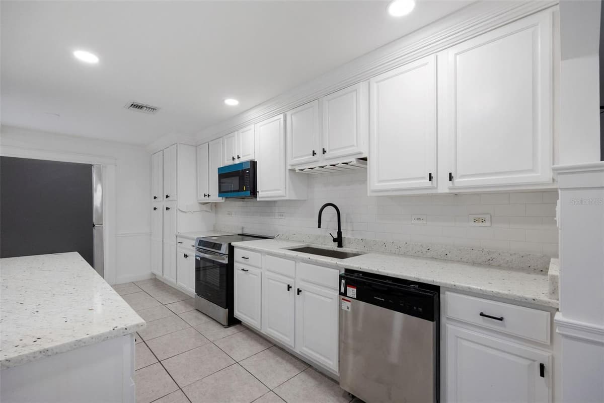 1010 CLEARMONT STREET — photo 16 of 25