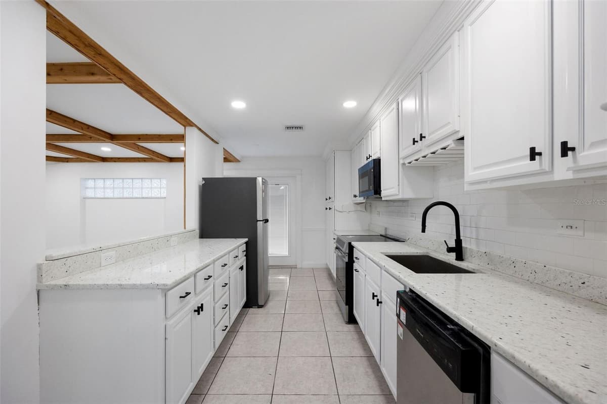 1010 CLEARMONT STREET — photo 2 of 25
