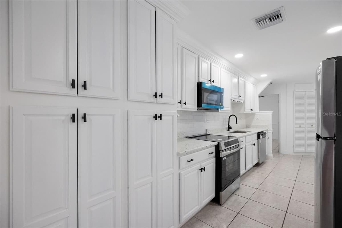 1010 CLEARMONT STREET — photo 18 of 25