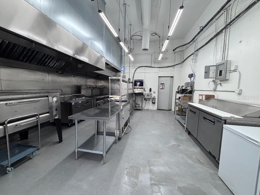 240 BEACH STREET — photo 10 of 26