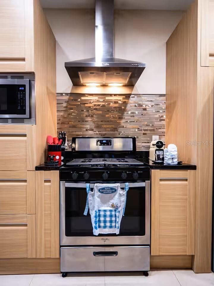 7671 RECIFE DRIVE — photo 10 of 29