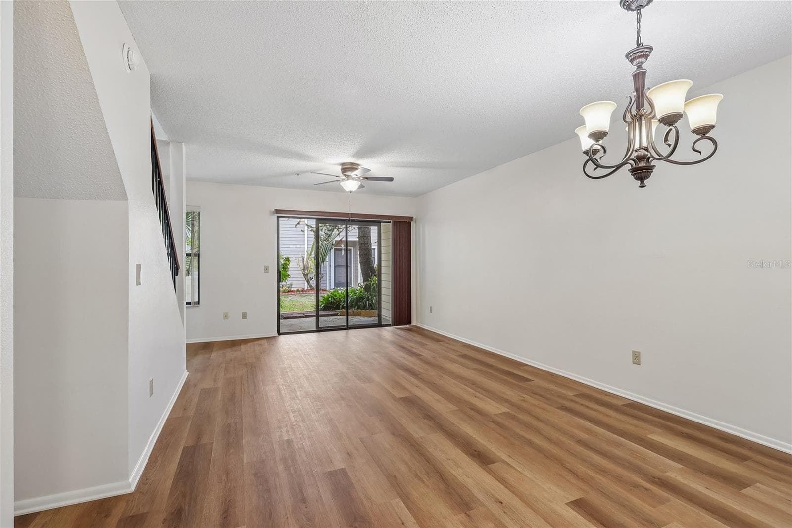 626 NORTHBRIDGE DRIVE — photo 9 of 38