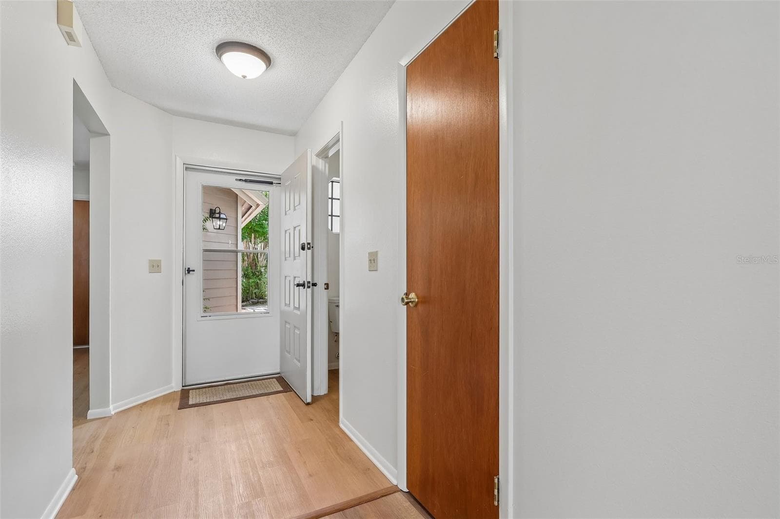 626 NORTHBRIDGE DRIVE — photo 7 of 38