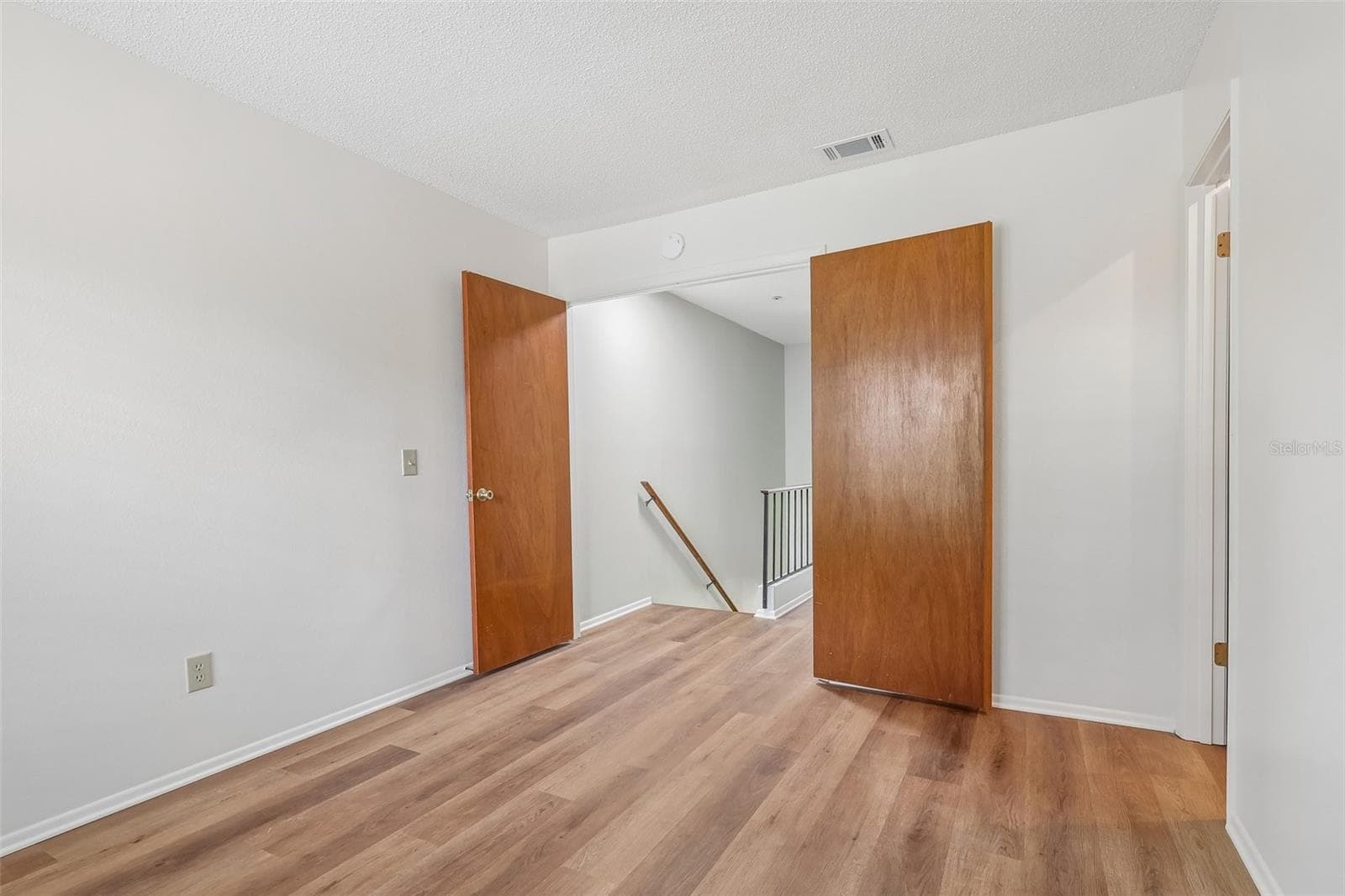 626 NORTHBRIDGE DRIVE — photo 19 of 38