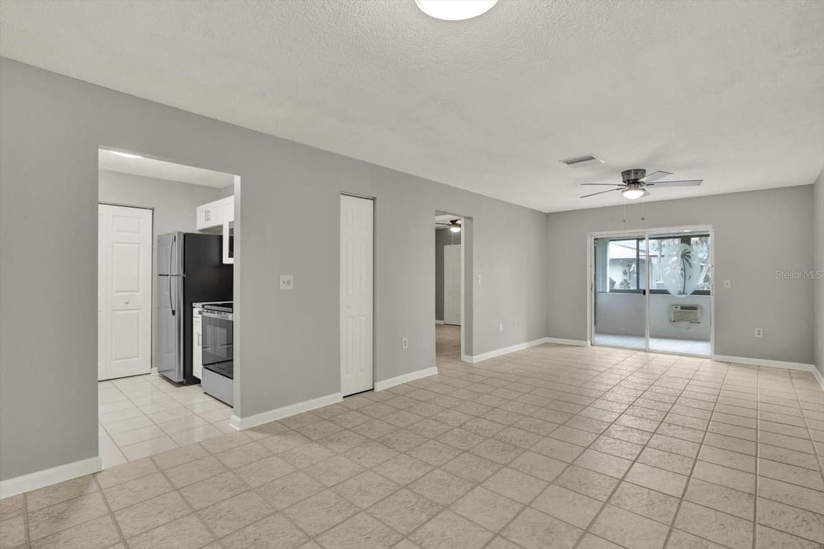 1204 11TH CIRCLE — photo 4 of 33