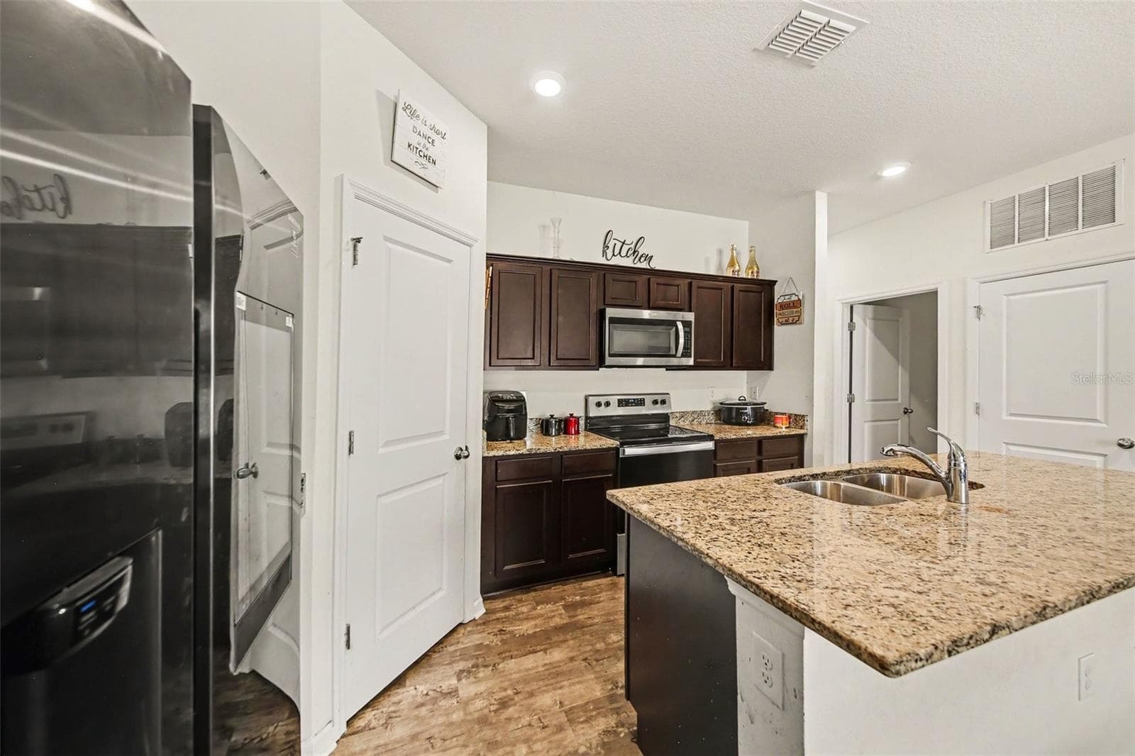 1006 COMMUTER DR — photo 9 of 23