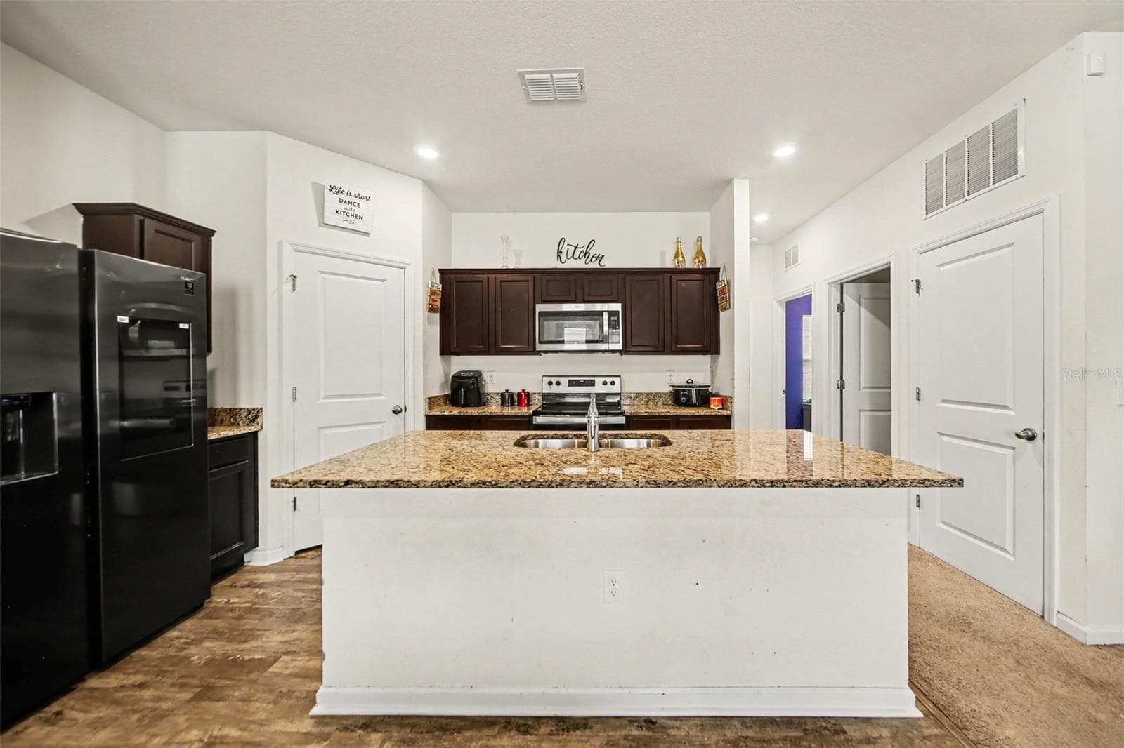 1006 COMMUTER DR — photo 8 of 23