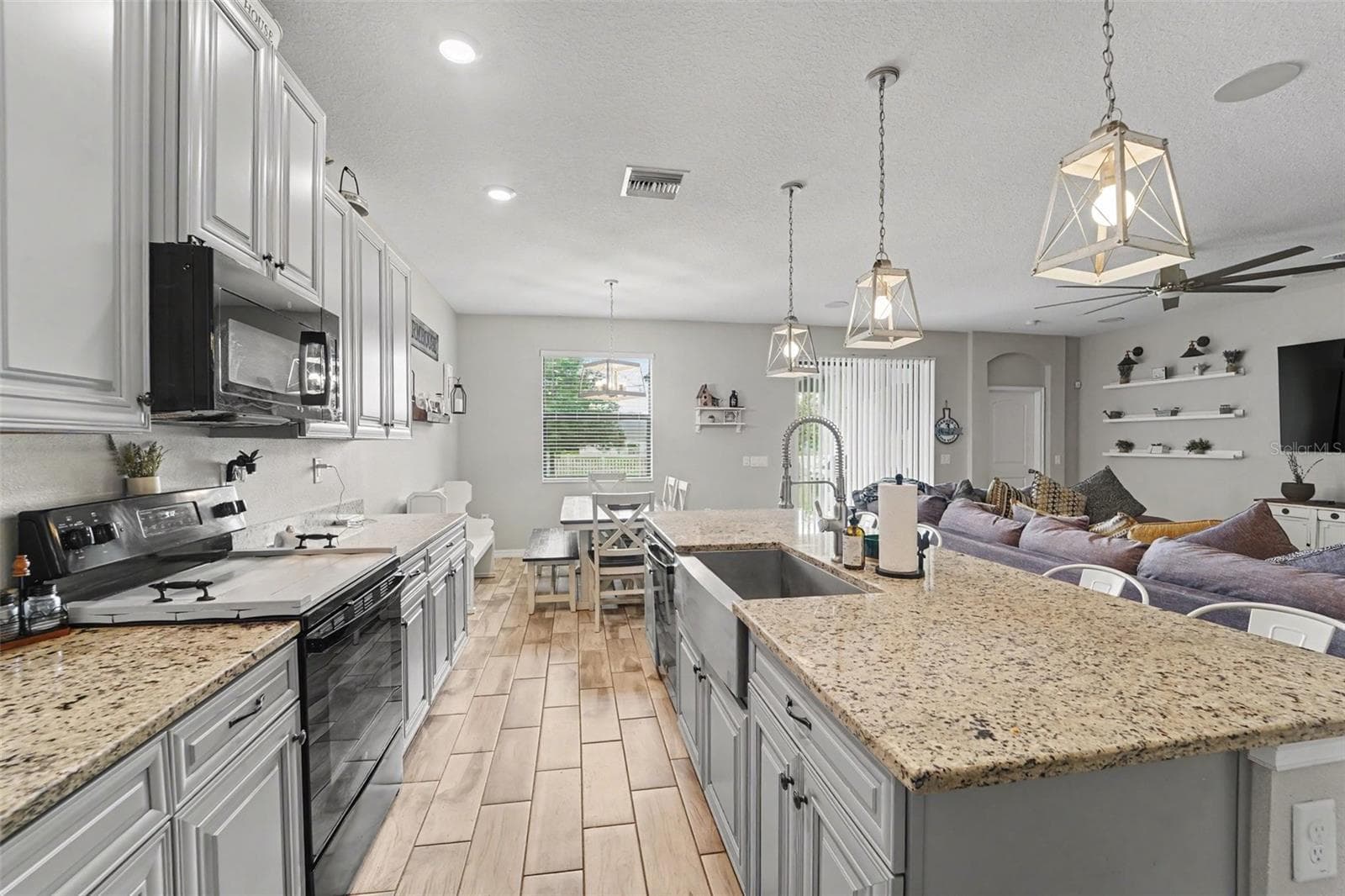13968 NESBIT COURT — photo 4 of 19