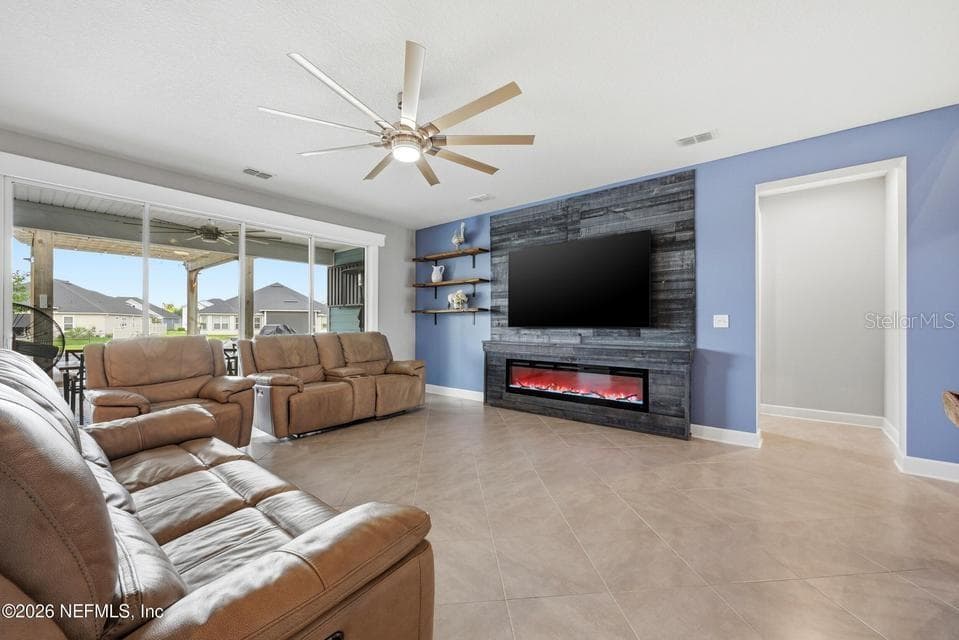 128 WINDWALKER DRIVE — photo 15 of 91