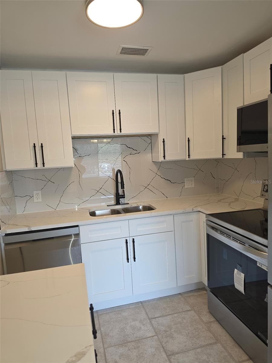 8221 112TH STREET — photo 10 of 22
