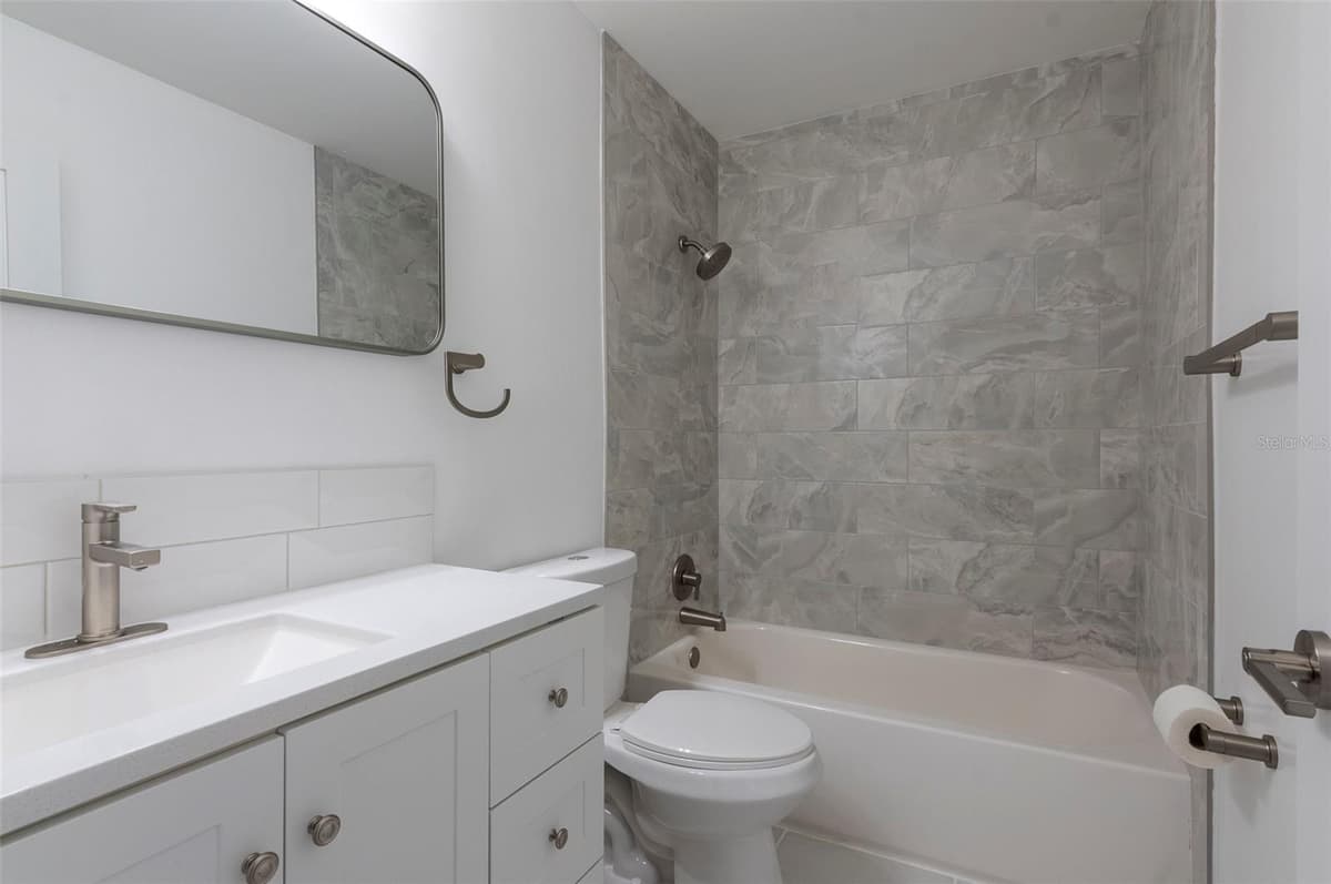 8221 112TH STREET — photo 19 of 22