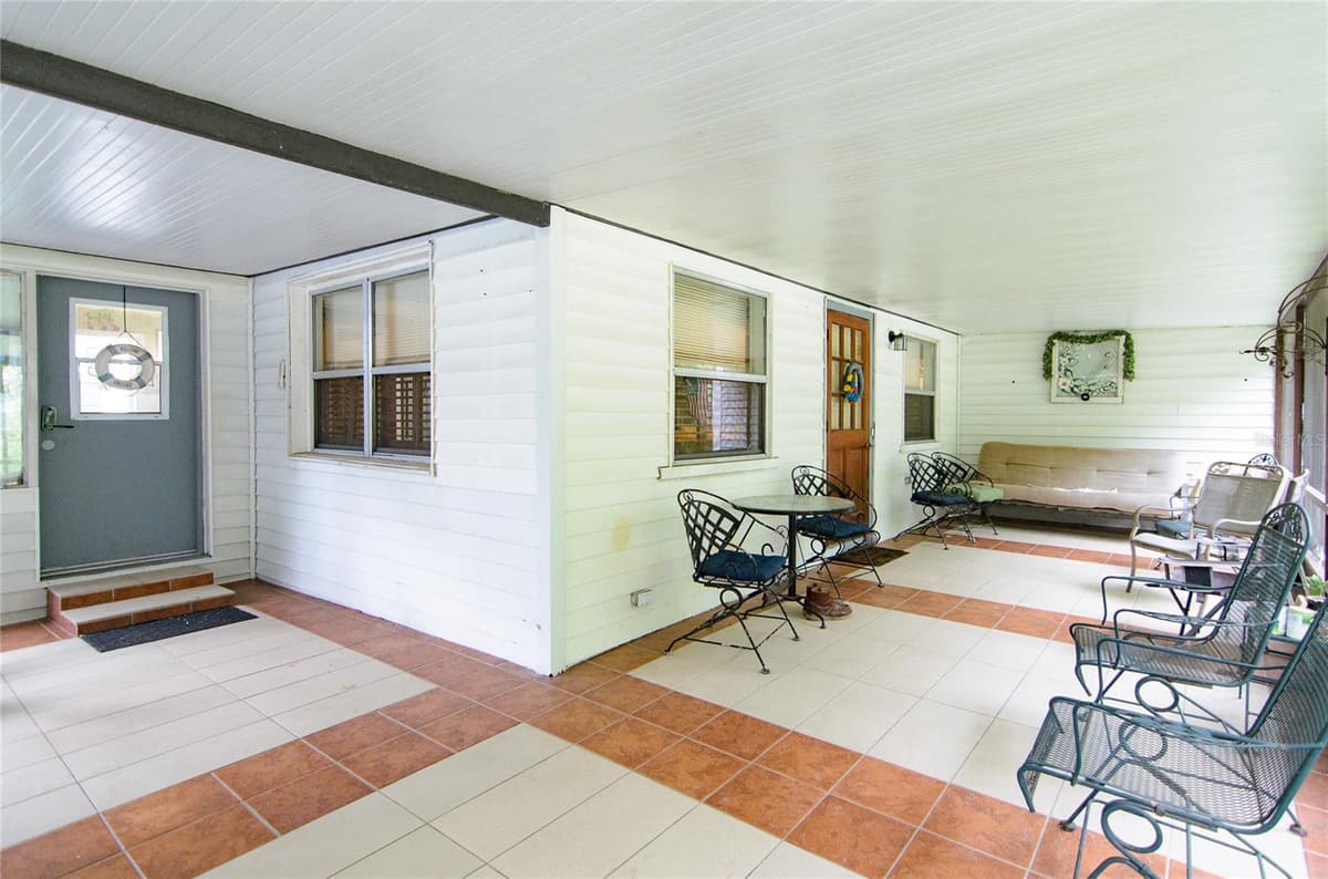 257 DESOTO AVENUE — photo 5 of 25