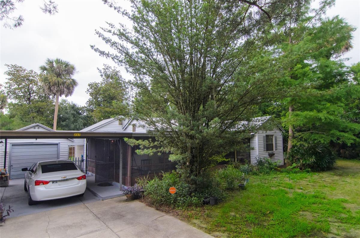 257 DESOTO AVENUE — photo 3 of 25