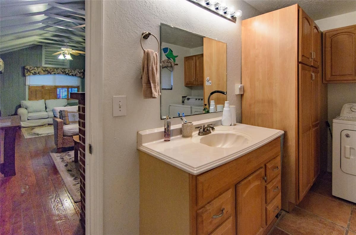 257 DESOTO AVENUE — photo 10 of 25