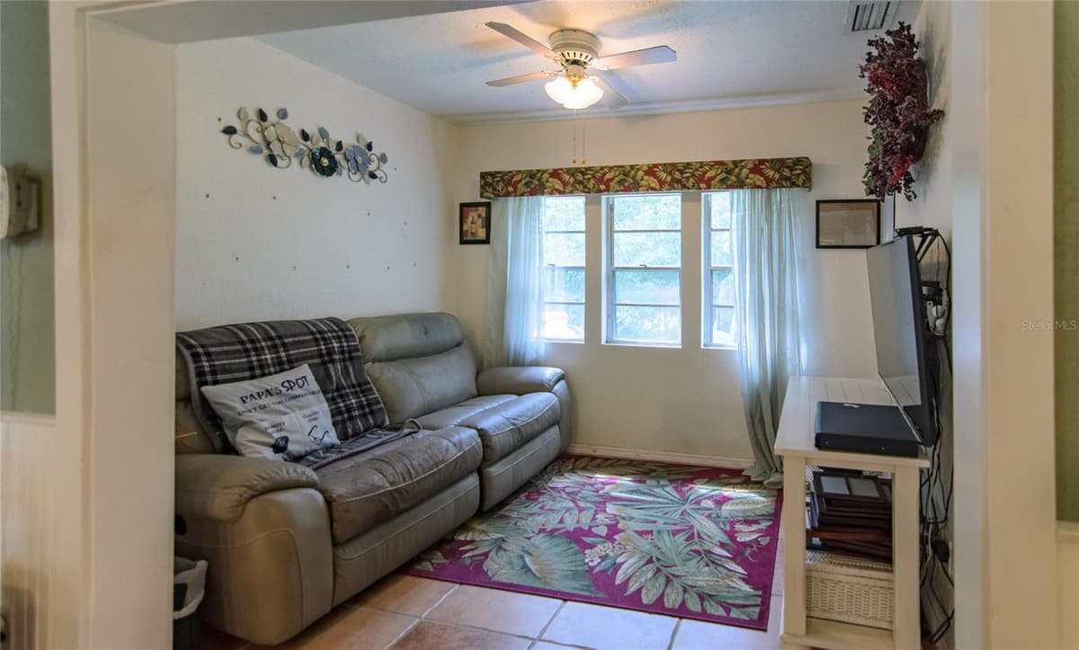 257 DESOTO AVENUE — photo 12 of 25