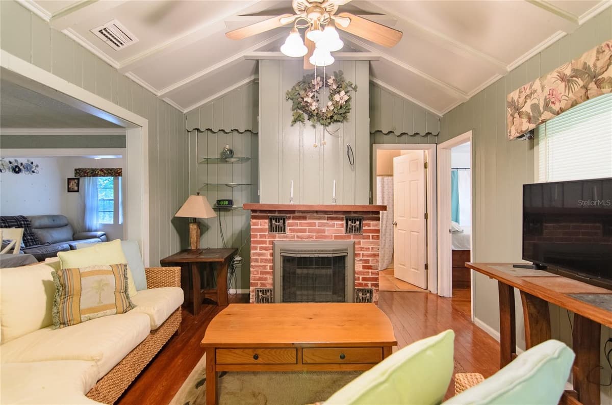 257 DESOTO AVENUE — photo 1 of 25