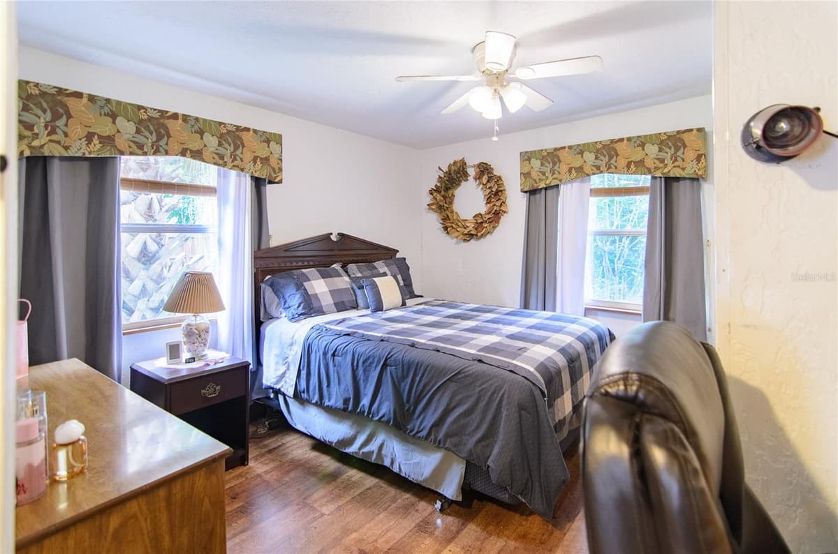 257 DESOTO AVENUE — photo 15 of 25