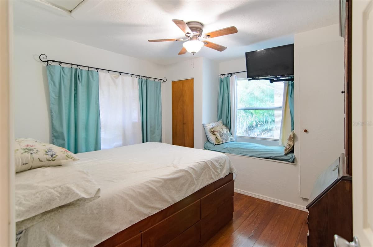 257 DESOTO AVENUE — photo 8 of 25