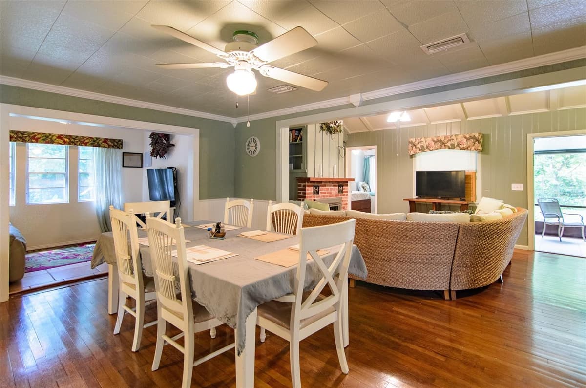 257 DESOTO AVENUE — photo 14 of 25