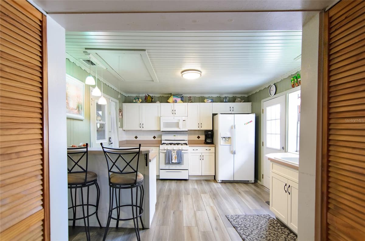 257 DESOTO AVENUE — photo 18 of 25