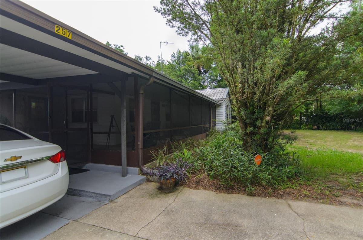 257 DESOTO AVENUE — photo 4 of 25