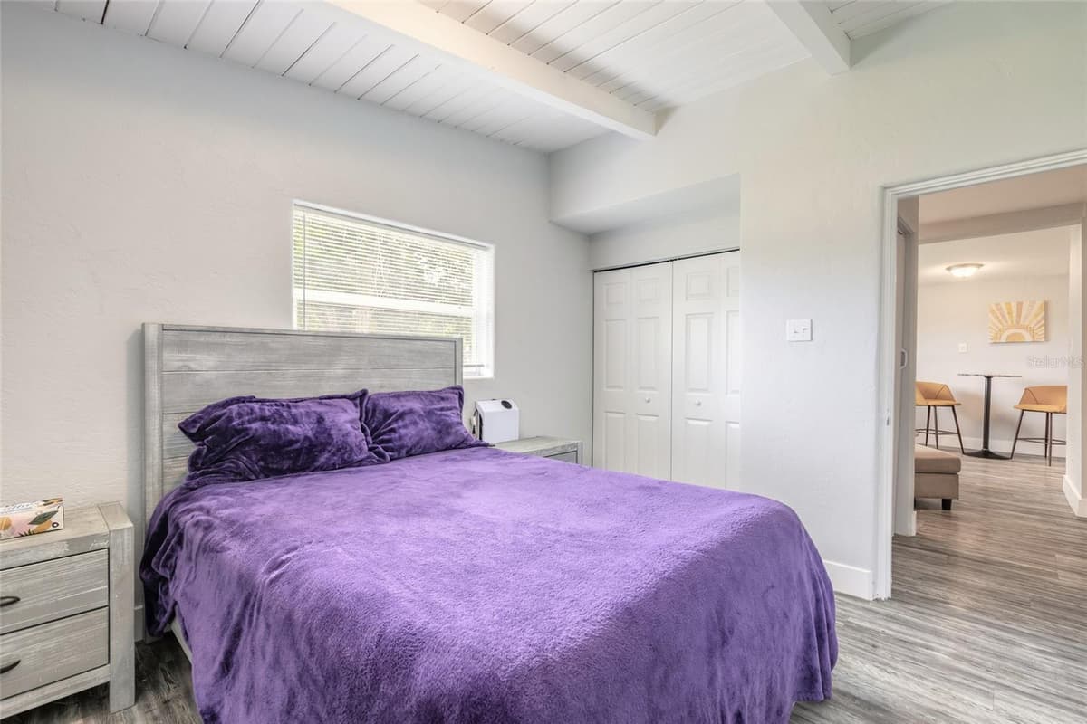 305 ELSIE AVENUE — photo 8 of 12
