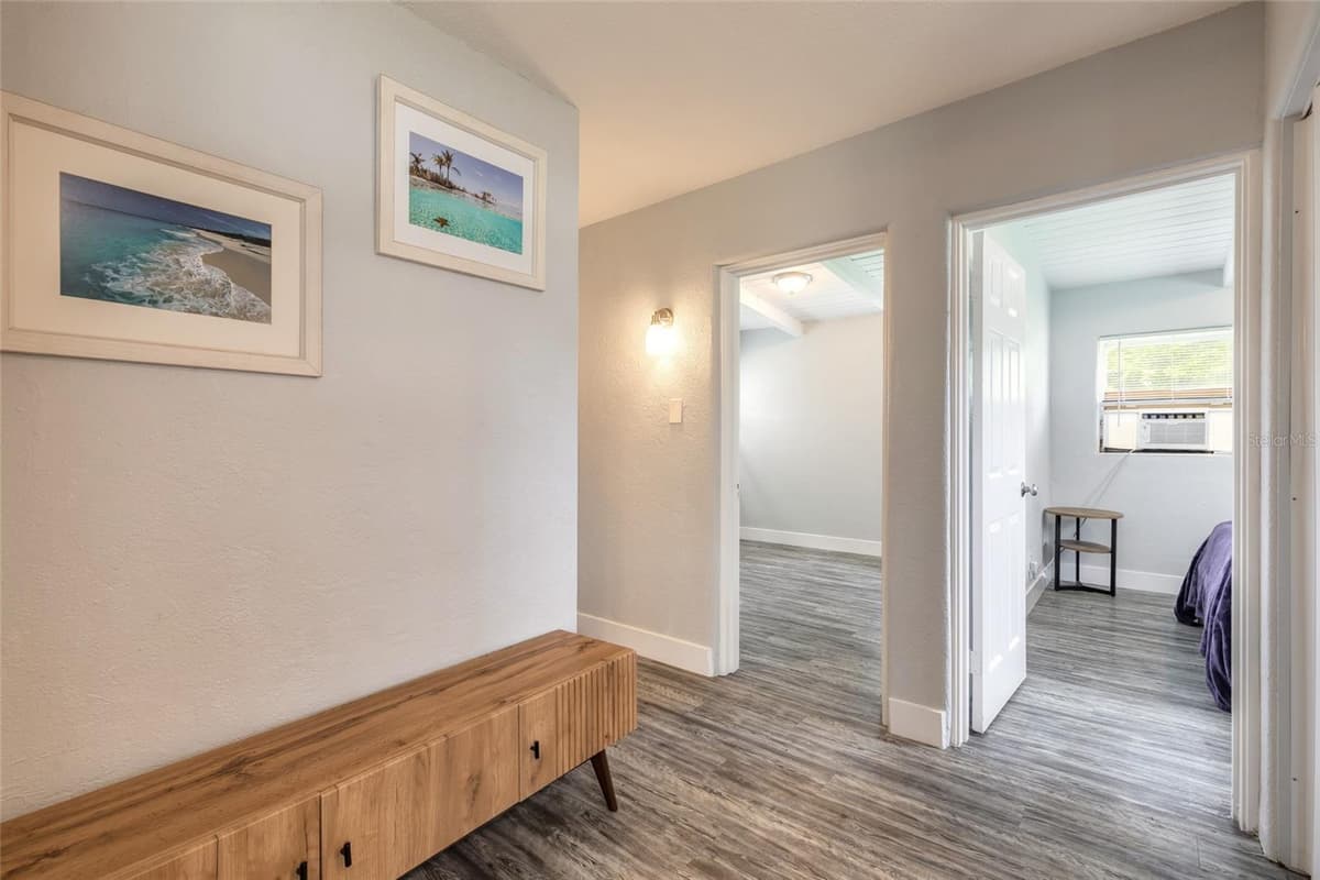 305 ELSIE AVENUE — photo 7 of 12