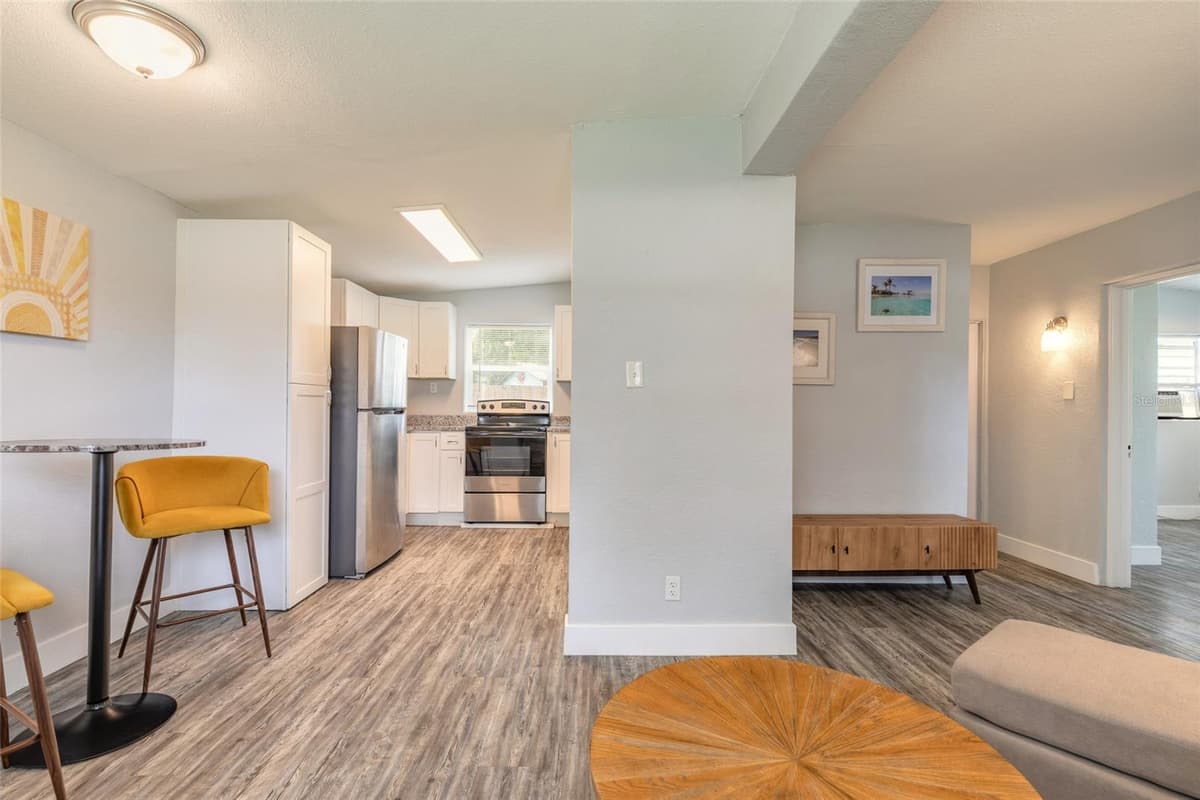 305 ELSIE AVENUE — photo 6 of 12