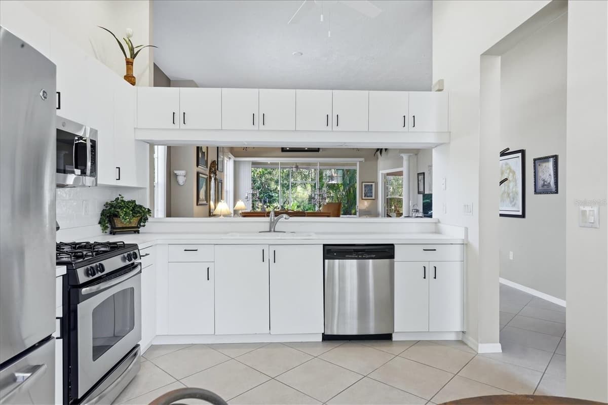 7630 WHITEBRIDGE GLEN — photo 10 of 66