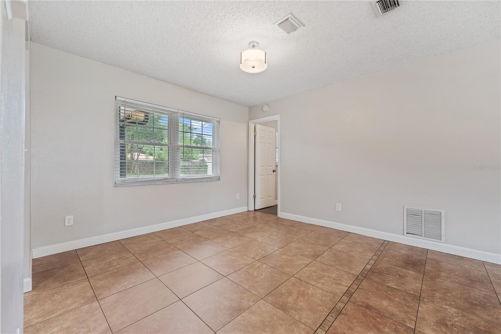 1016 MANCHESTER CIRCLE — photo 12 of 22