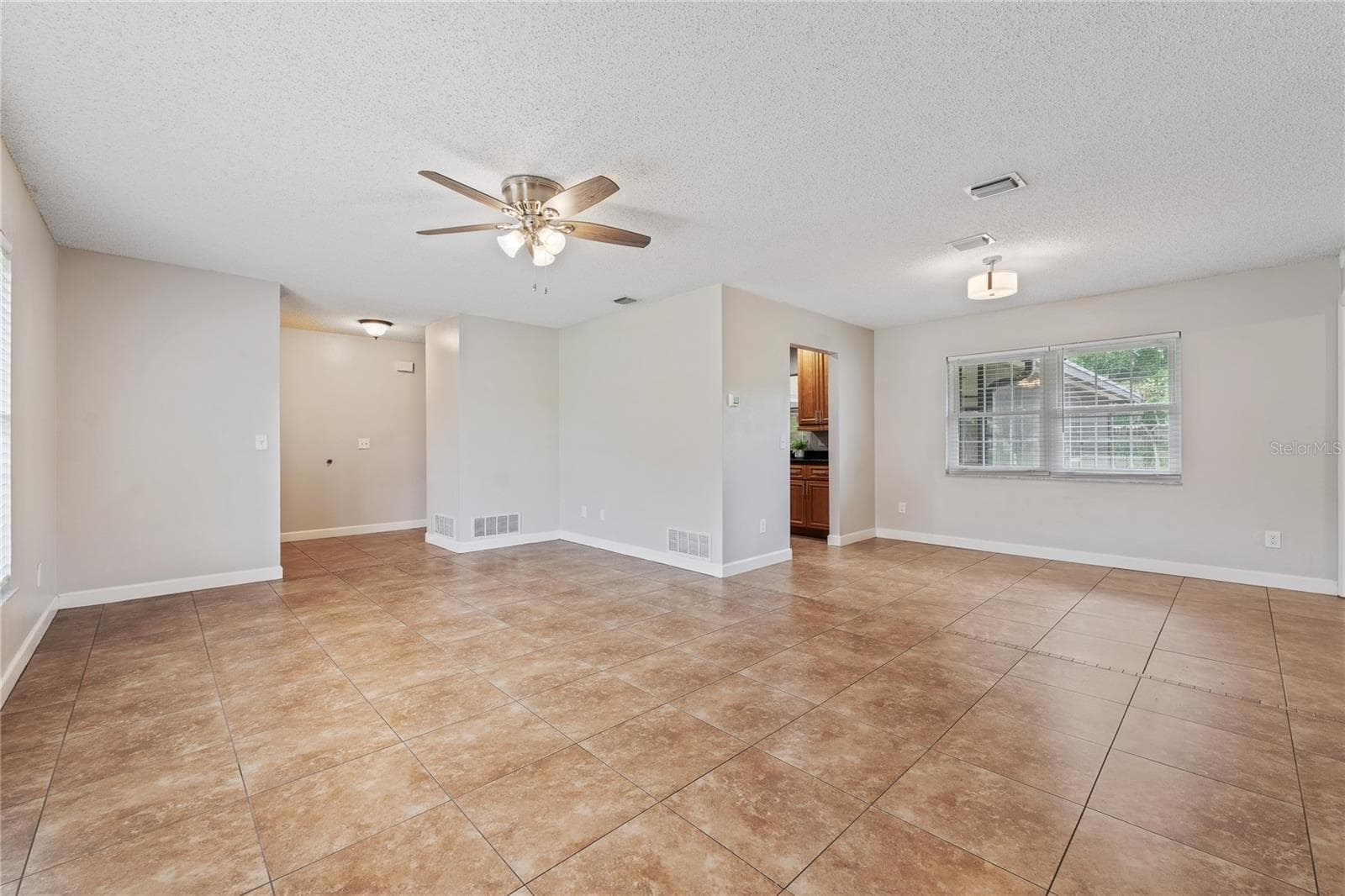 1016 MANCHESTER CIRCLE — photo 7 of 22