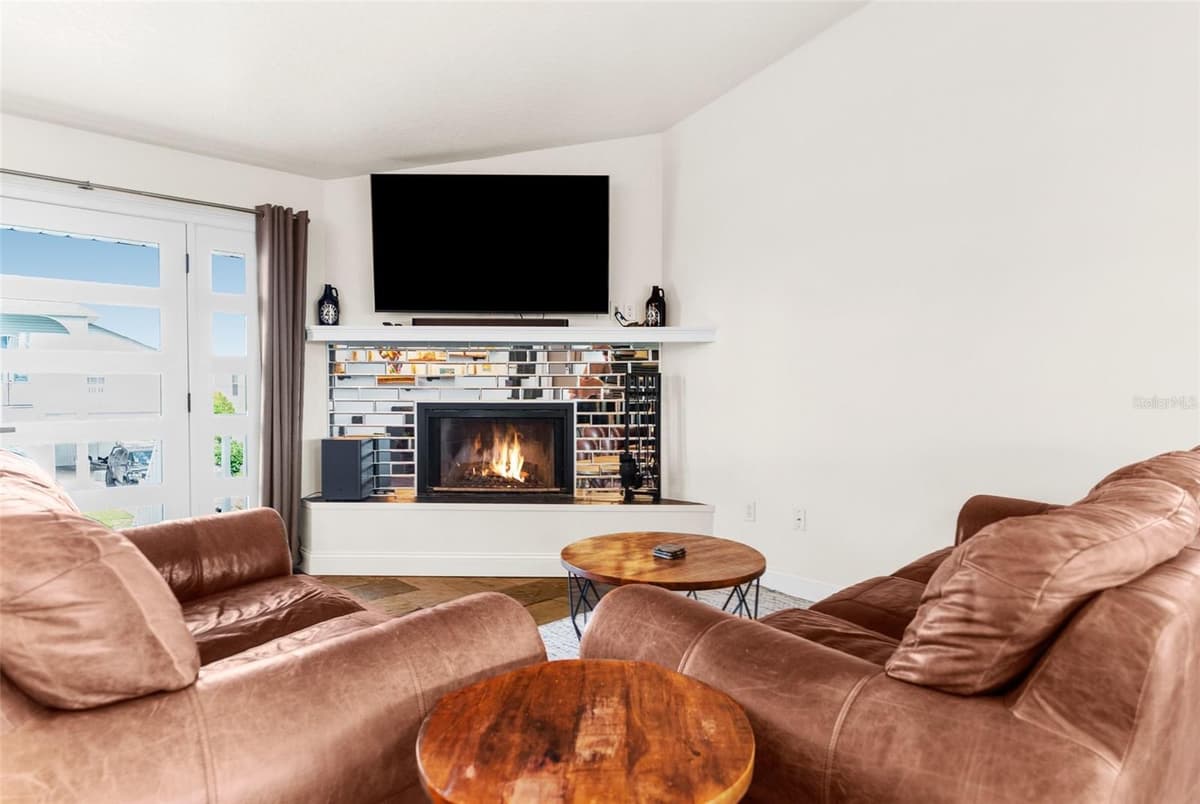 4464 JACONA DRIVE — photo 12 of 56