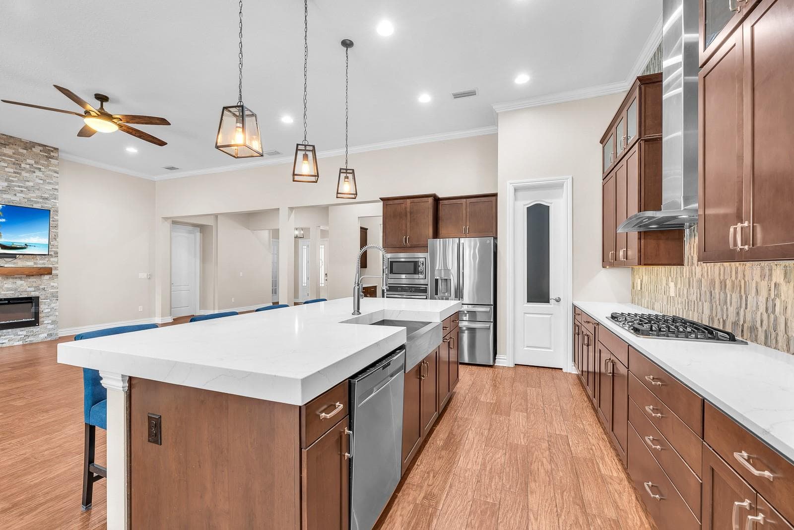 5208 ALAFIA FALLS DRIVE — photo 13 of 54