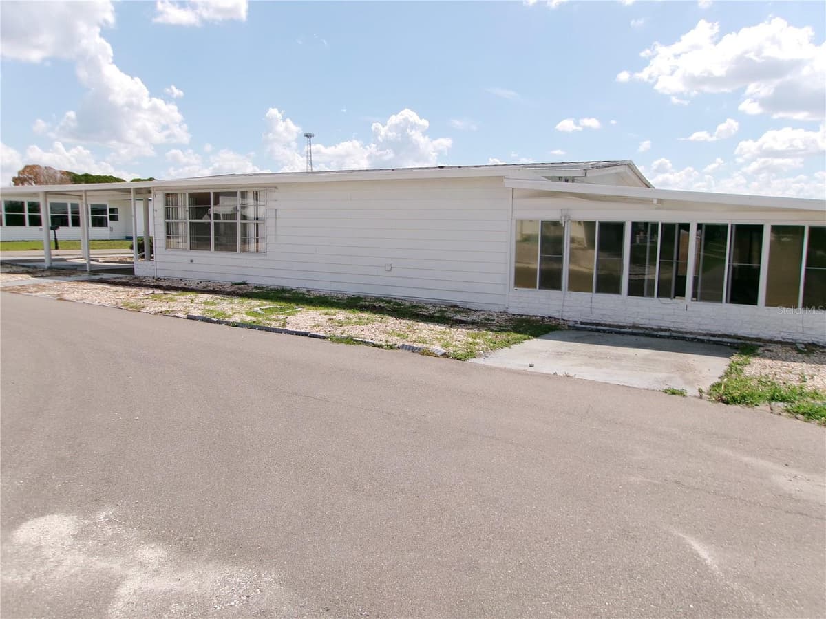 35055 DALE AVENUE — photo 2 of 10