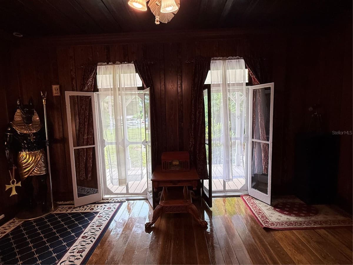 110 VOLUSIA AVENUE — photo 11 of 33