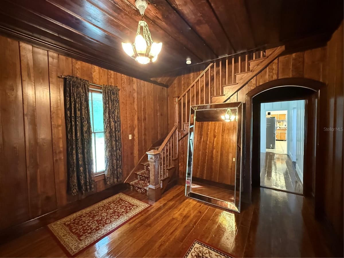 110 VOLUSIA AVENUE — photo 7 of 33
