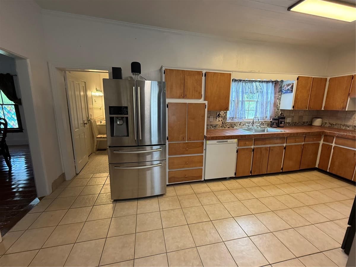 110 VOLUSIA AVENUE — photo 15 of 33