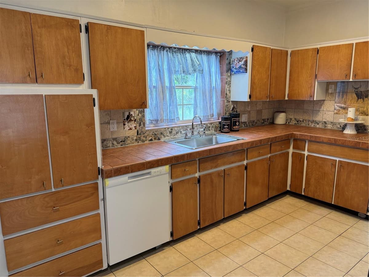 110 VOLUSIA AVENUE — photo 16 of 33