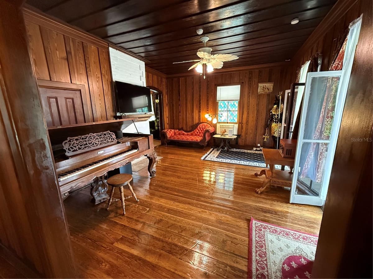 110 VOLUSIA AVENUE — photo 8 of 33
