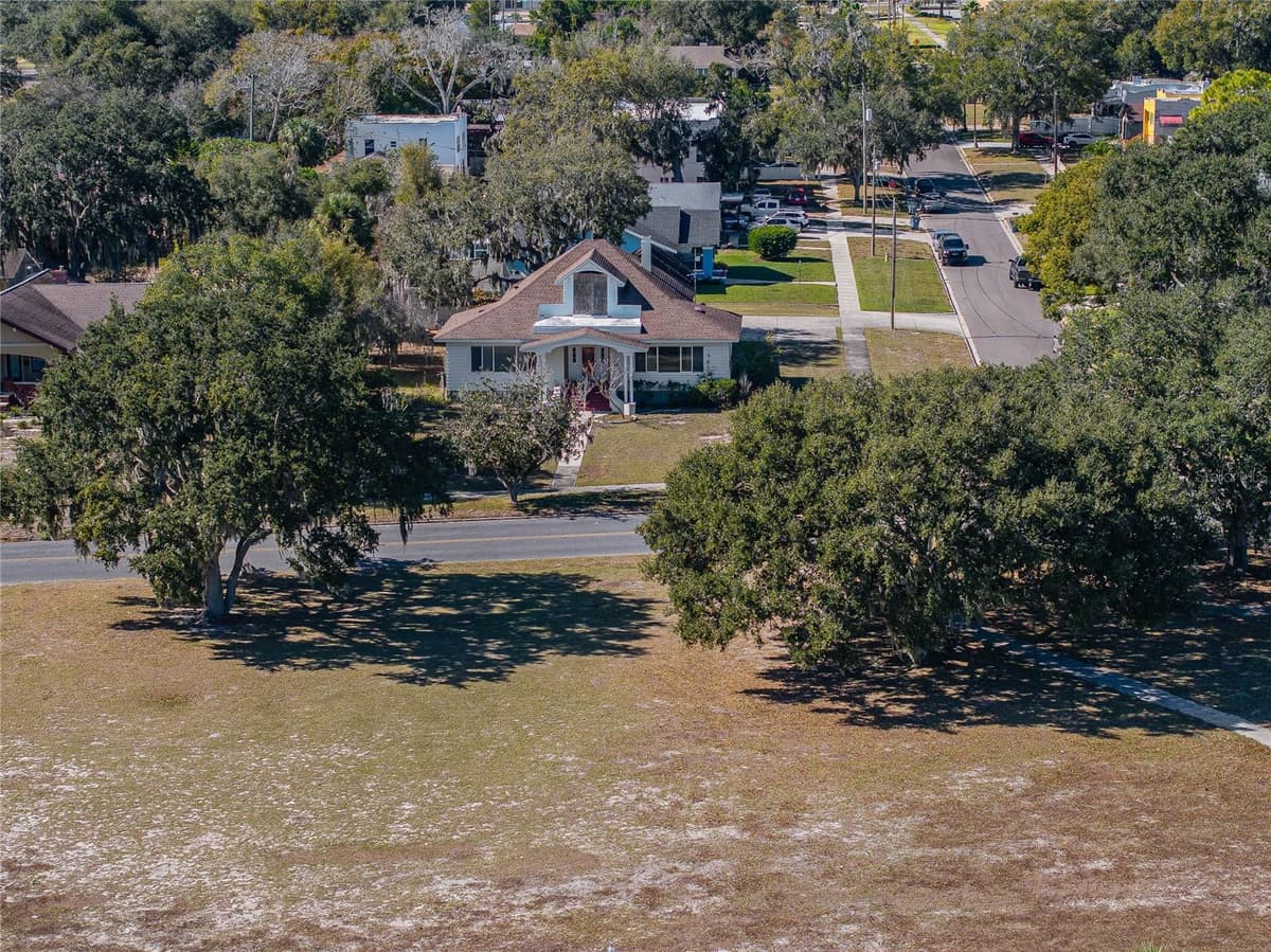 102 LAKESHORE BOULEVARD — photo 7 of 79