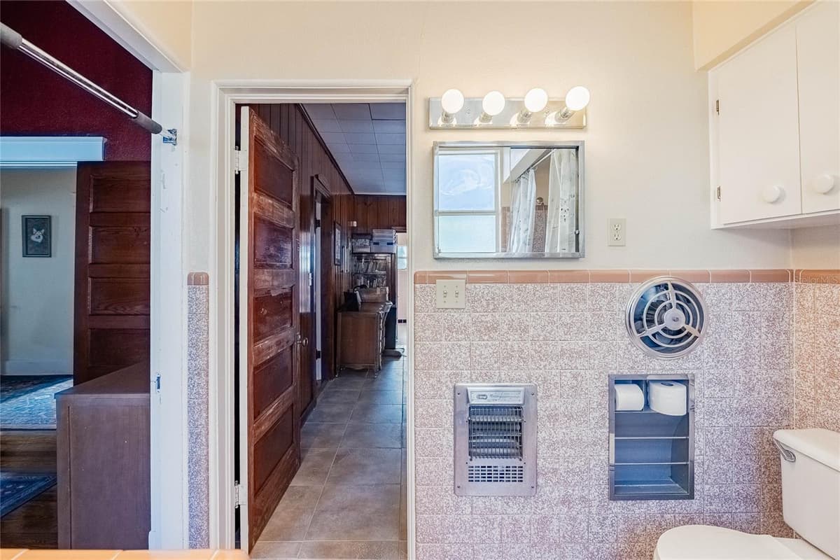 102 LAKESHORE BOULEVARD — photo 18 of 79