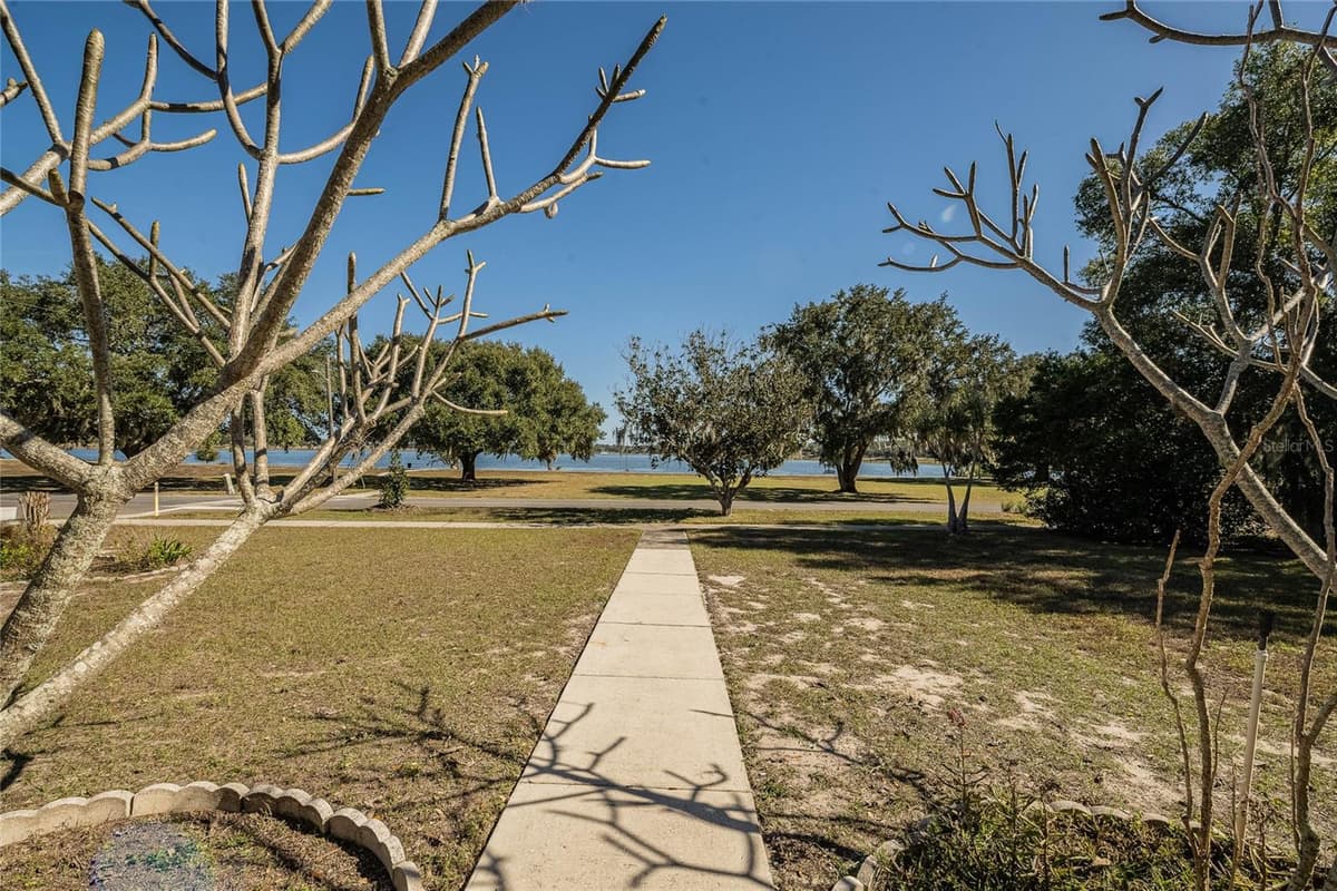 102 LAKESHORE BOULEVARD — photo 78 of 79