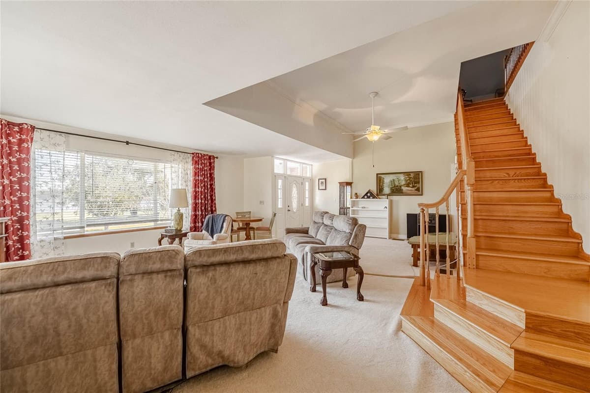 102 LAKESHORE BOULEVARD — photo 12 of 79