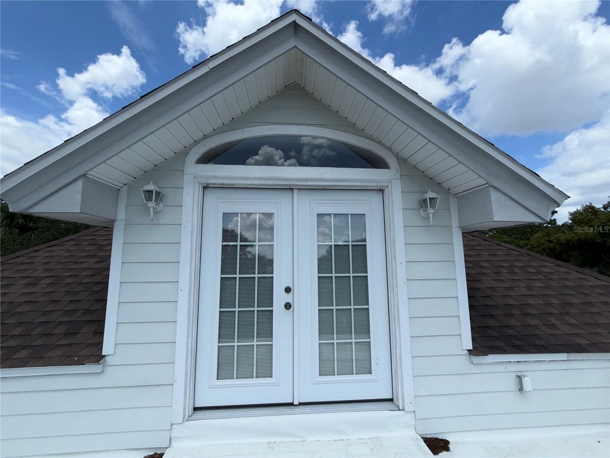 102 LAKESHORE BOULEVARD — photo 64 of 79